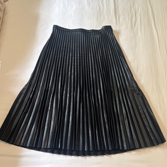 Banana Republic Dresses & Skirts - Banana Republic Black Pleated Midi Vegan Leather Skirt Size 10